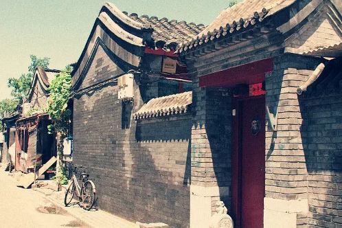 和小伙伴在大杂院玩耍是回不去了，但可以拥有这个院儿！