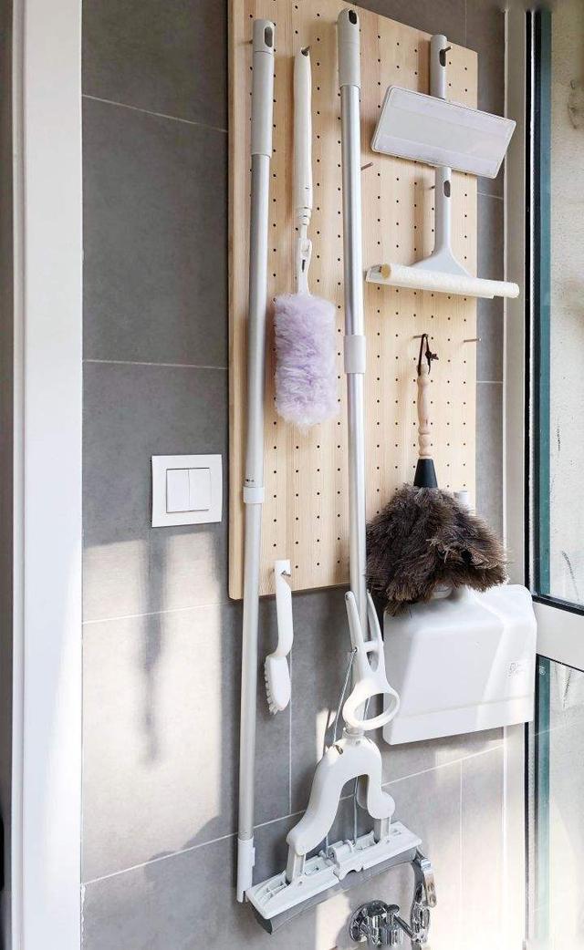 扫帚、拖把不好好收纳，分分钟毁掉你家高级感，藏在这里最完美！