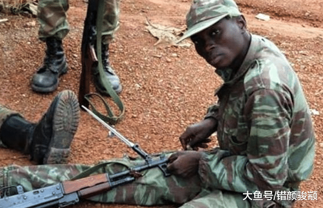 最強軍刀排名：著名的“狗腿刀”僅排第4，第一名最毒，中國造！