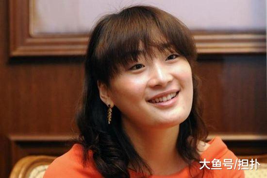 父亲在银行有百亿存款，却不选择她做接班人，把公司传给了老员工