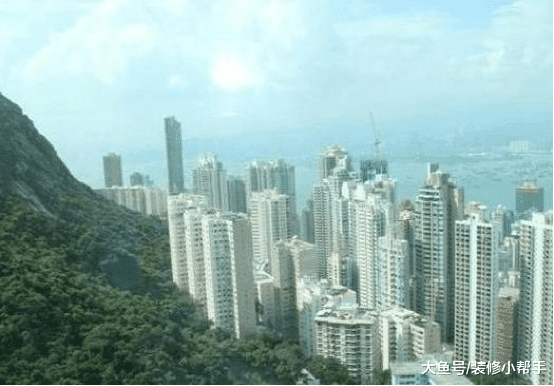 余文乐在香港的豪宅，周边风景真好，客厅就能俯瞰维港