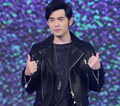 蔡徐坤再上热搜，粉丝惹怒周杰伦：过气十年，唱你歌是看得起你！