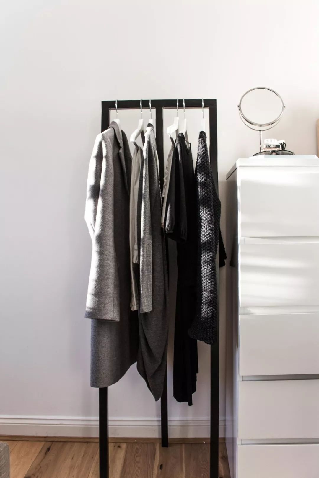 懂得摆衣帽架的人，气质一般都比较优雅！