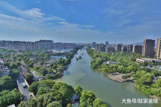 大城市周边农村出身的年轻人，买不起城里的房子该怎么办？