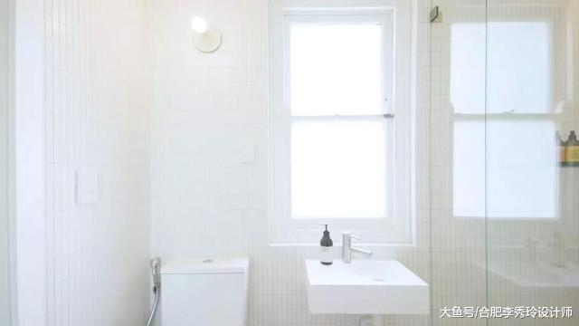 只是个带阳台的房间，改造成一套30㎡单身公寓，沙发背景墙是床