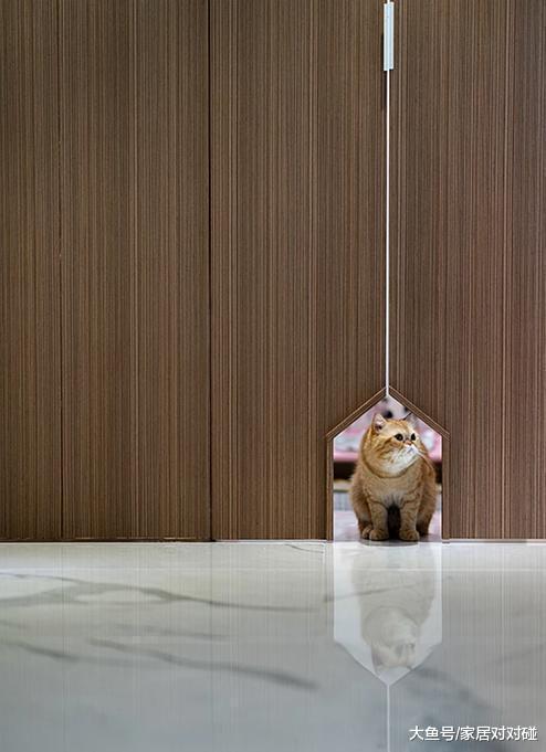 124㎡底樓“奇葩戶型”，裝出別墅范！客廳設計實用極了，曬曬全屋