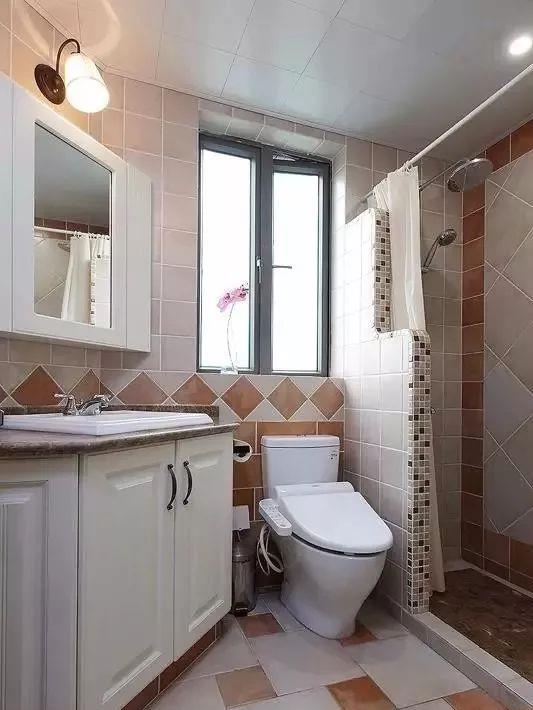 卫生间干湿分离这样装，非常漂亮，洗澡也方便！