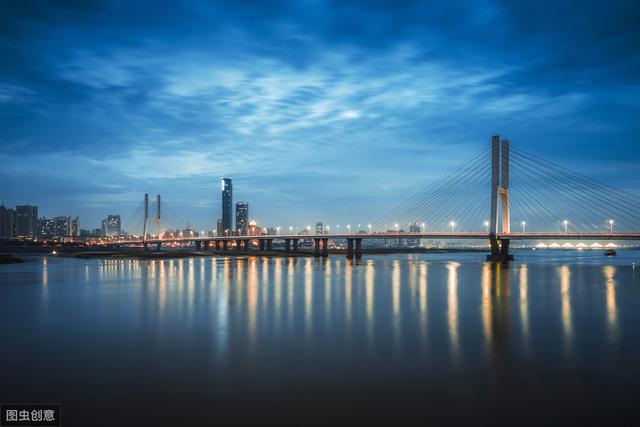 南昌BRT公交站台电风扇成摆设 回应：大部分已修复