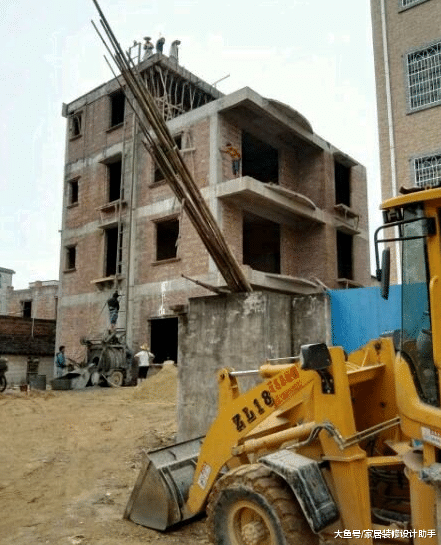 老婆农村砸60万建三层半小别墅，十年的积蓄全花光了，真是败家娘们