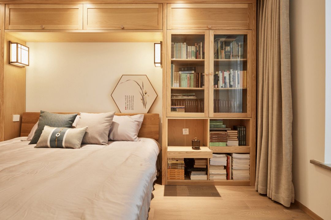 130㎡原木简约，客厅没沙发，满屋是书架，教授家就是不一样！