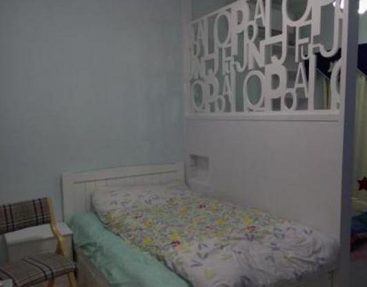 她上海买50平房摆下3张床，半个平方不浪费，卧室让网友全都点赞