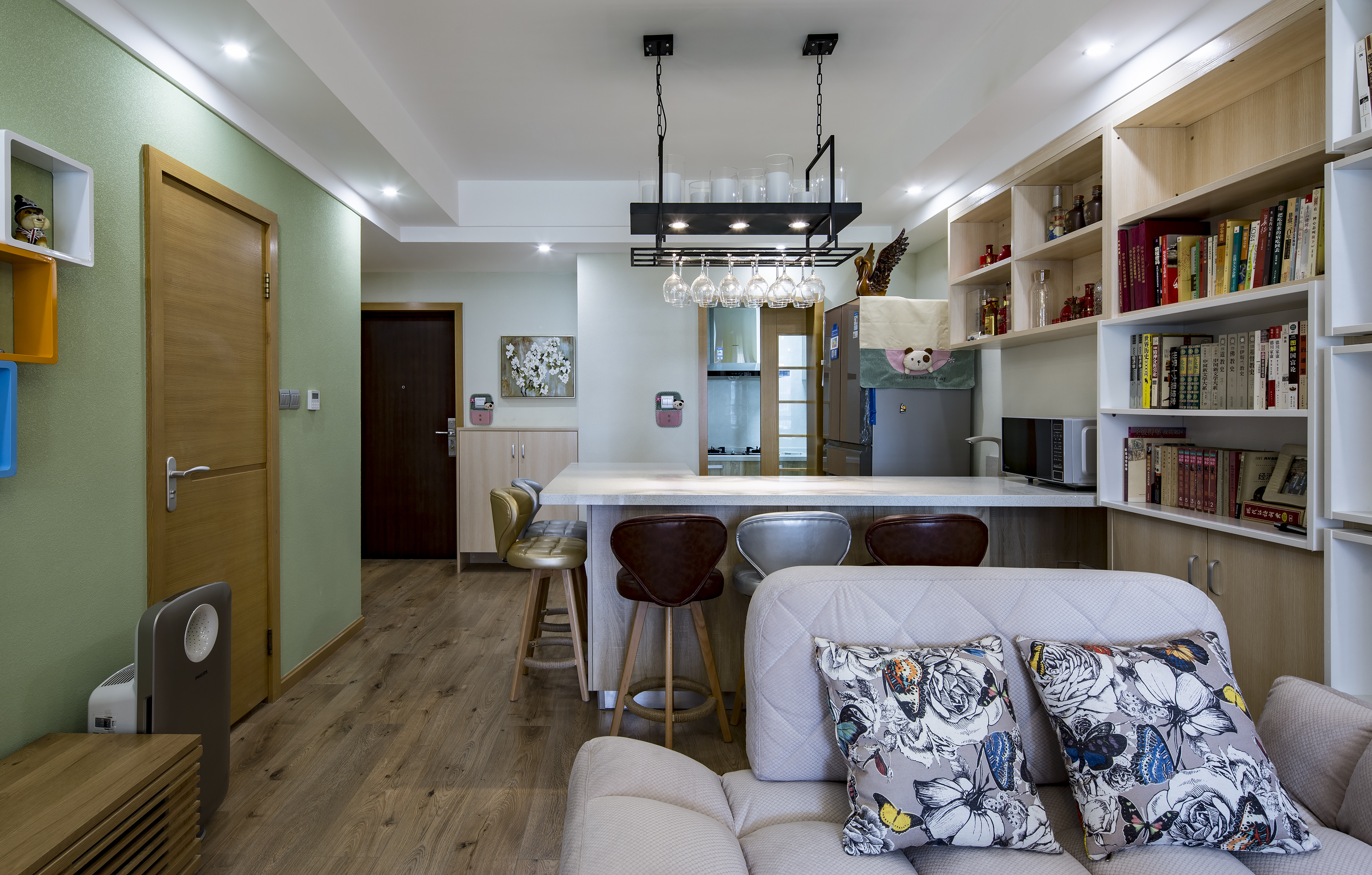 新房装修，舍弃普通餐桌椅，用大大的转角吧台代替，原来更实用！