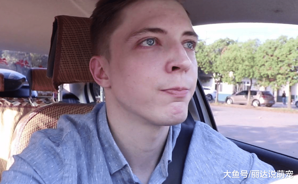 法国小哥第一次来中国深圳，下车后有些茫然：中国怎么变这样了？