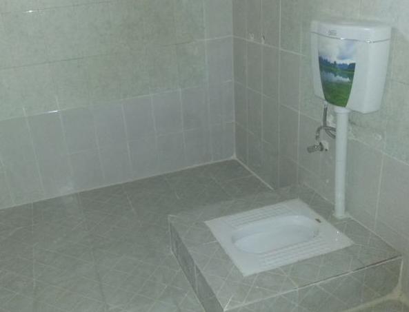 为什么卫生间蹲便器要抬高20公分？听泥工一说，才知用处大