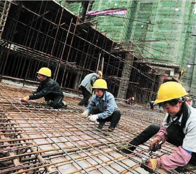 “牛人”发明的“工地神器”！高效增收，如今1人能干过去2人活