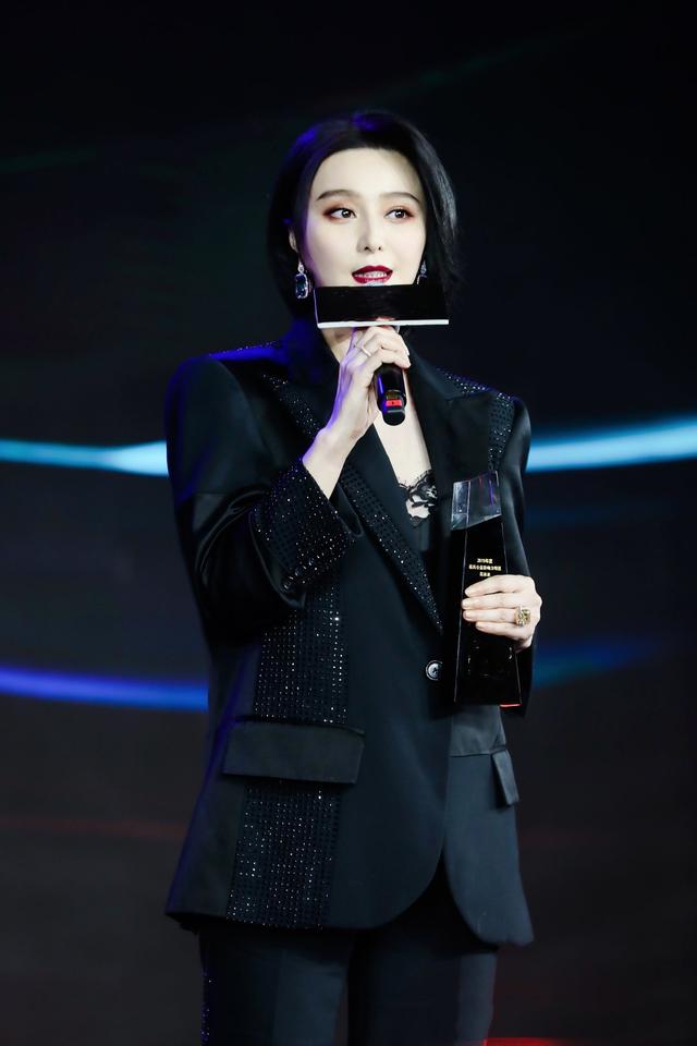 范冰冰高调出席活动,短发造型又美又飒slay全场,却难返红毯大秀