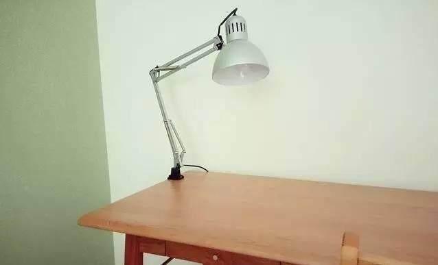 朋友家刚装修好的新房，感觉客餐厅还行，卧室实在难以恭维