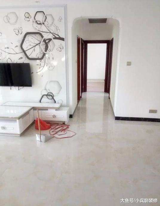 参观表姐家的新房，厕所竟带落地窗，越看越尴尬，硬是忍住没上！