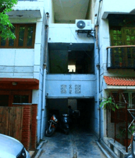 一位印度网友晒自己家的‘豪宅’, 并认为他的生活水平在亚洲顶层