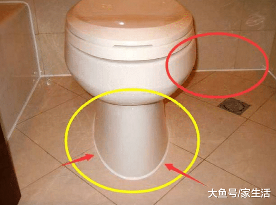 卫生间用玻璃胶装修，没住几年就变黑了，老师傅早用它来代替了