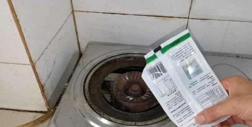 燃气灶上撒把盐，油垢脏东西都消失，很多人都不知道