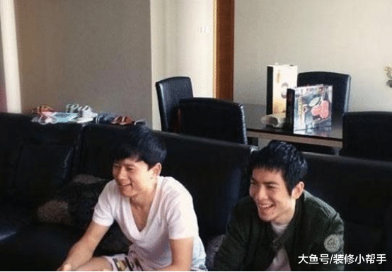 参观张杰谢娜的豪宅装修，家居深色调为主，彰显着神秘感