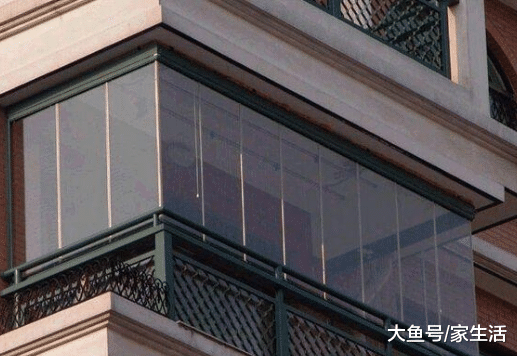 越来越多人家里不封阳台了，如今都流行这样装，太聪明了