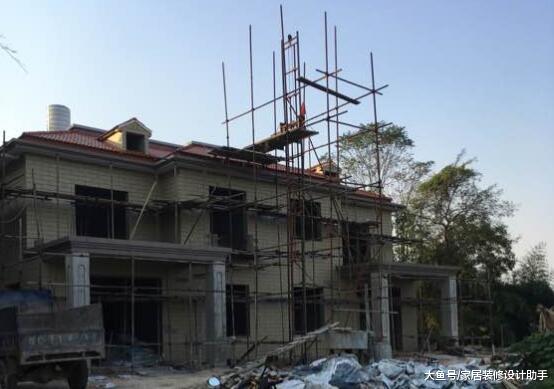 54萬建兩層雙拼別墅兒女各一棟，兒媳嘟囔嫁出去的女兒潑出去的水
