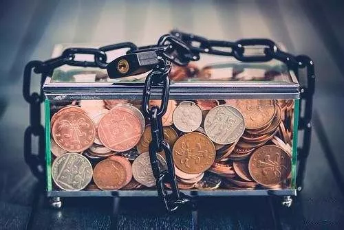 地产的难，都在不敢下班的深夜里……