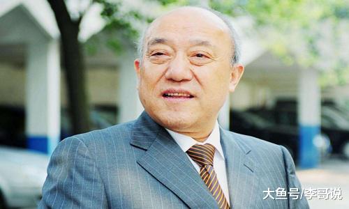 儿子成“2019年中国首善”，捐献49.6亿元只为纪念自己已逝的父亲