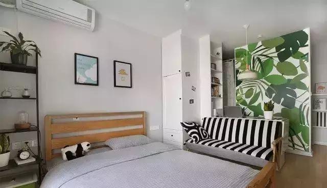 设计师爆改30平白领公寓，客厅、书房和卧室三者结合的设计很赞！