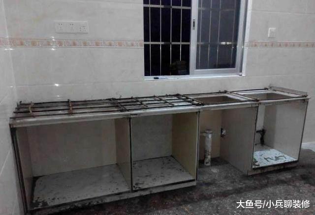 花1000块给老丈人做了个瓷砖橱柜，丈母娘看到效果乐坏了