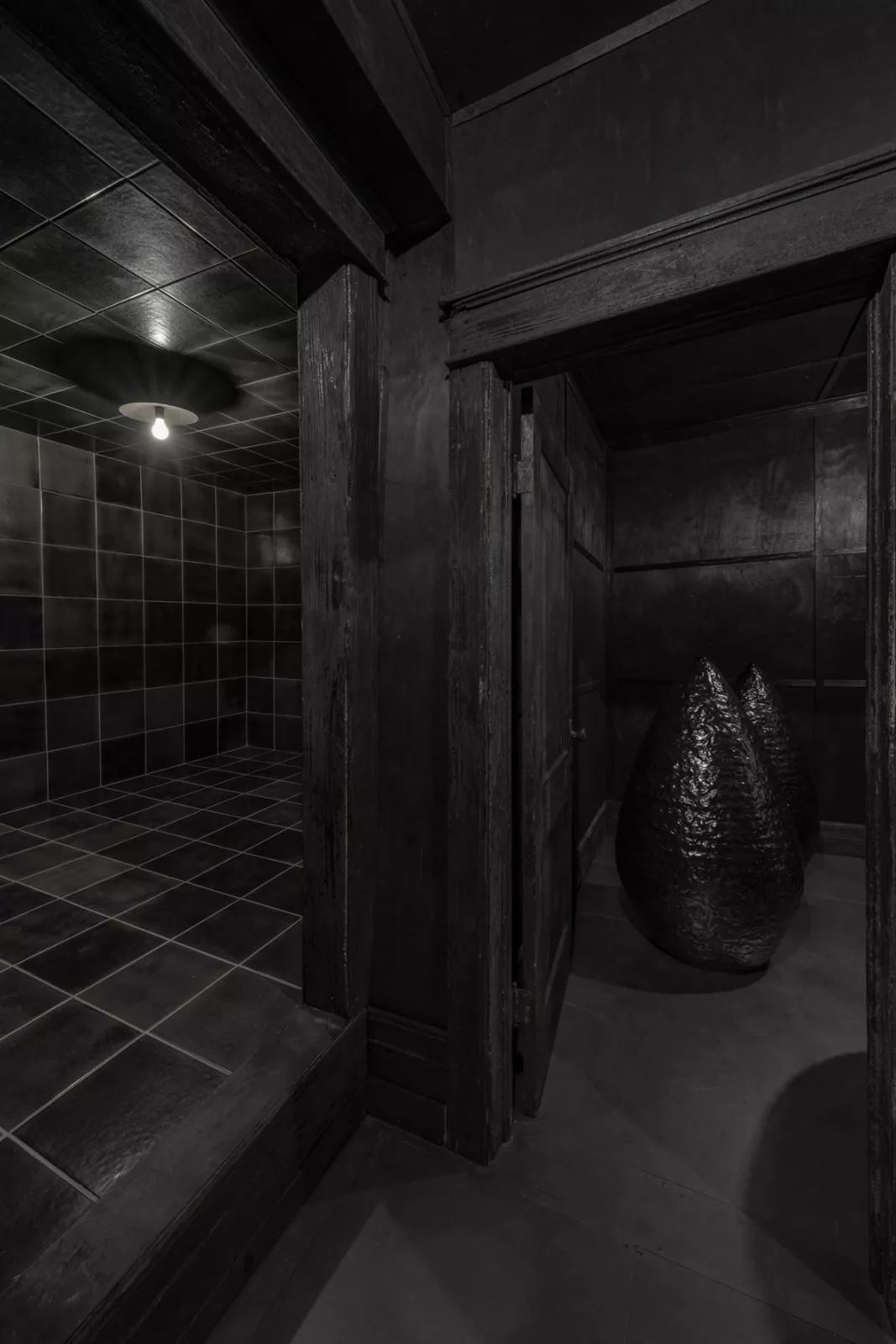 Anders Ruhwald：将废弃的底特律建筑改造成全黑装置