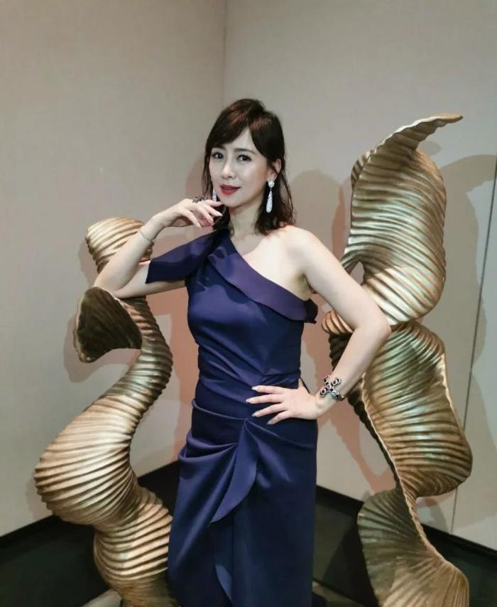 翁虹|50岁翁虹与44岁林志颖同框，颜值太抗打！网友：这是“成精”了吗？