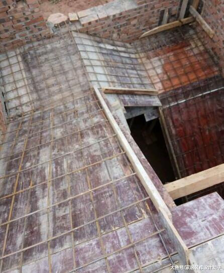 路边花27万建三层小洋房，一层牛棚、二层门面店铺、三层居住