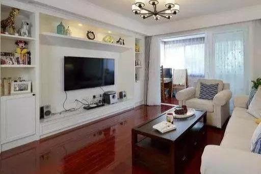 家里不要装这个颜色的地板，入住三个月每天做卫生