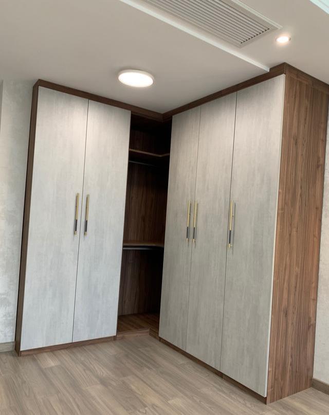 老公辛苦半年终于完工，花了40W，电视墙很有档次，期待早点入住