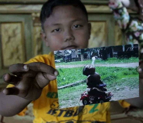 2岁男童因一天抽40根烟名闻世界，强制戒烟3年后，变成这样