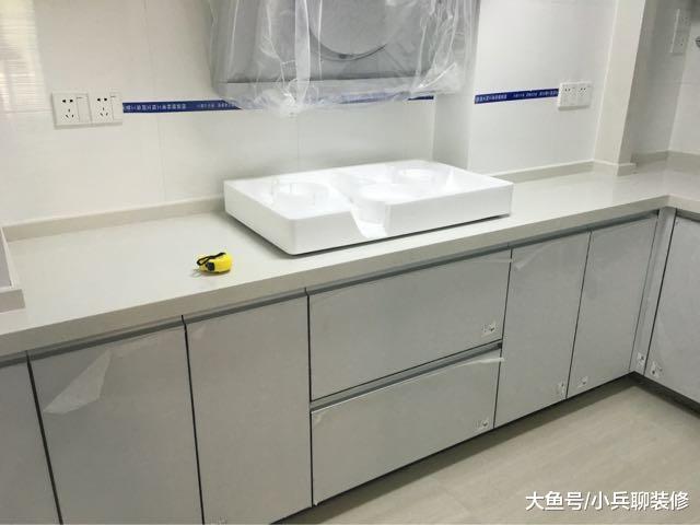 12万一平购置学区房，花8万简单装修，大家都夸卧室柜子有创意！