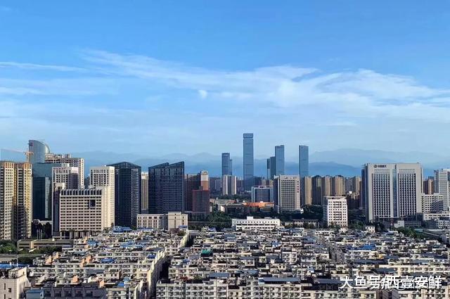 对比杭州、郑州、西安人口、住宅开竣工面积及房价，我们发现……