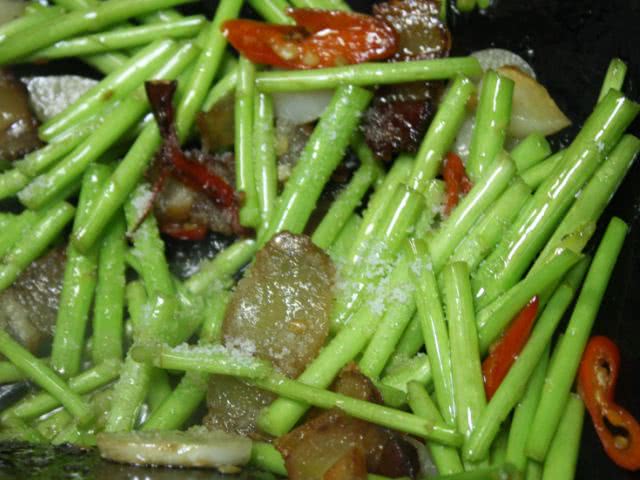 乳腺增生|女人查出乳腺增生，再穷也要吃“它”，疏通乳腺，增生慢慢消失！