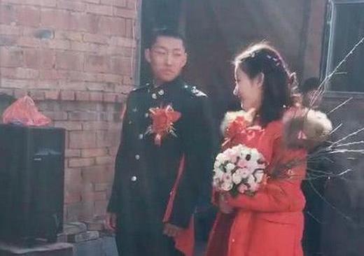 “最穷婚礼”走红，看到新娘长相后，网友：“这真的是爱情”