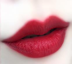 被称为“贵妇级”的口红，却因价格便宜被忽略，戚薇：我用了5年