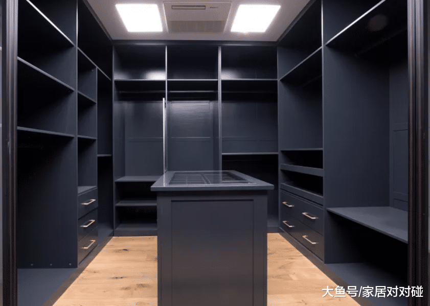 为20㎡小院, 坚持买下203㎡底楼复式, 完工变简约小豪宅, 太值了