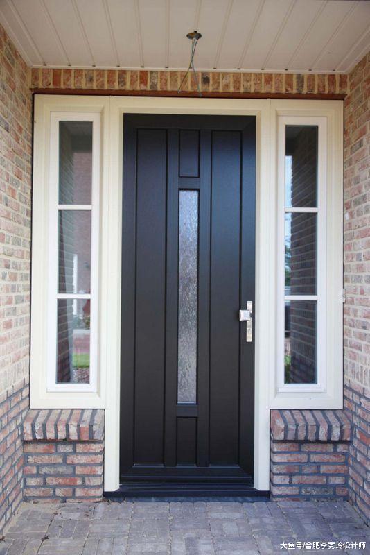 入户门还是这样装好看！窗户和门连在一起，难怪家里显得大又明亮