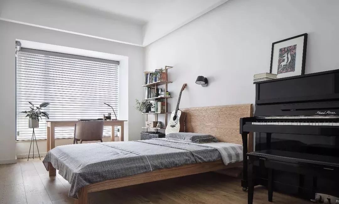 卧室带个小阳台是一种什么样的体验？看看＂别人家的＂就知道了！