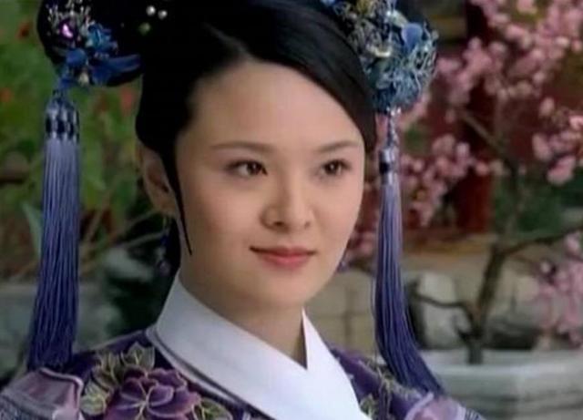 安陵容到死也不知，甄嬛看到曹琴默的白玉头饰后，为何脸色突变？