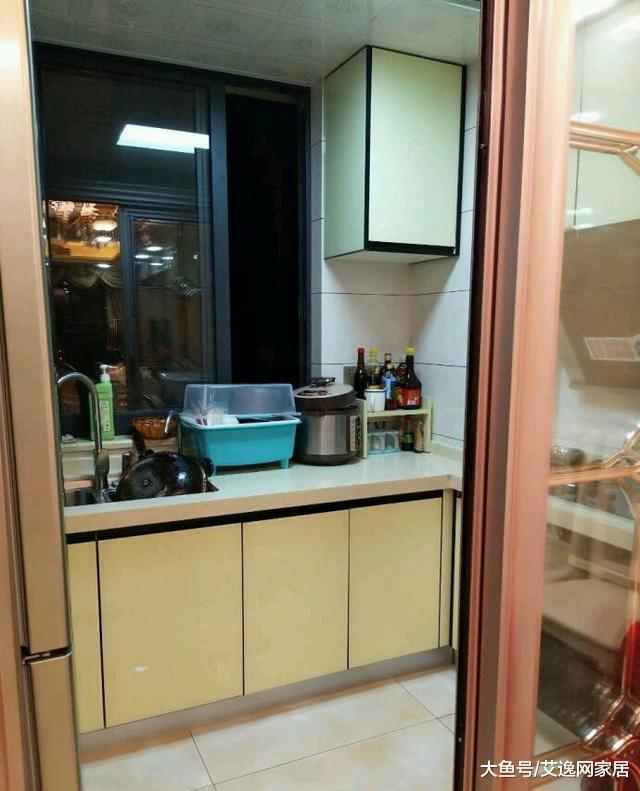 新房装修媳妇不顾反对全屋贴瓷砖, 进门冷冰冰的, 没一点家的感觉