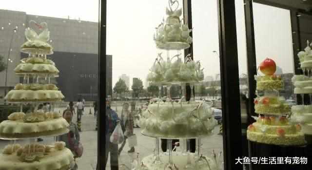 價值200萬的蛋糕，開勞斯萊斯送貨上門，推出一年沒有人買！