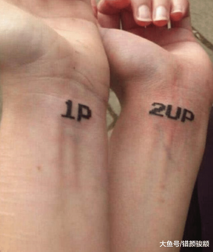 一組國外非常火爆的“情侶紋身”，網友：如果分手了咋辦？